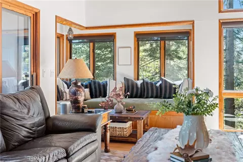 Living - 274 N Fairway, Lake Arrowhead, CA 92352 photo 5 of 7