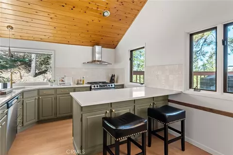 Kitchen - 274 N Fairway, Lake Arrowhead, CA 92352 photo 1 of 5