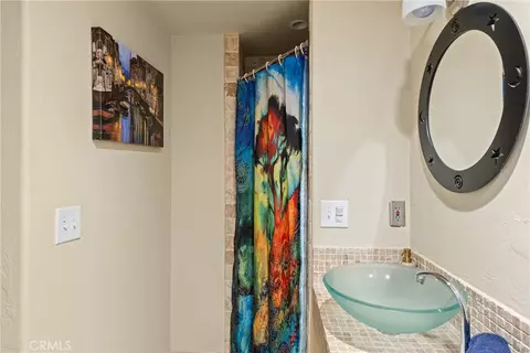 Bath - 274 N Fairway, Lake Arrowhead, CA 92352 photo 5 of 5