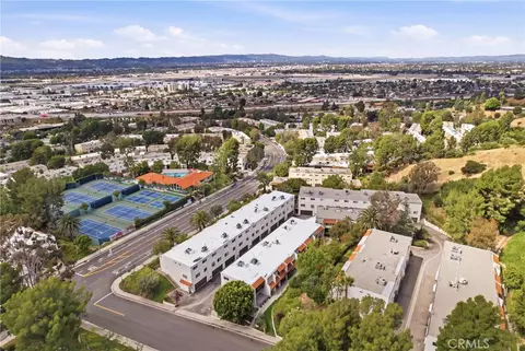 7802 Via Tortona, Burbank, CA 91504