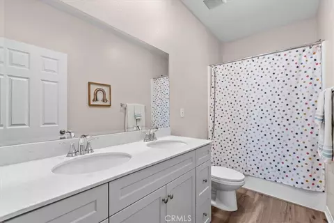 Bath - 7558 Baerss Rd, Riverside, CA 92507 photo 1 of 2