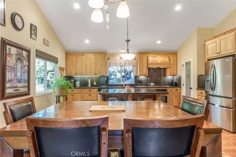 Dining - 24380 Horst, Crestline, CA 92325 photo 3 of 4