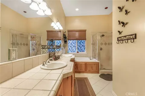 Bath - 24380 Horst, Crestline, CA 92325 photo 2 of 6