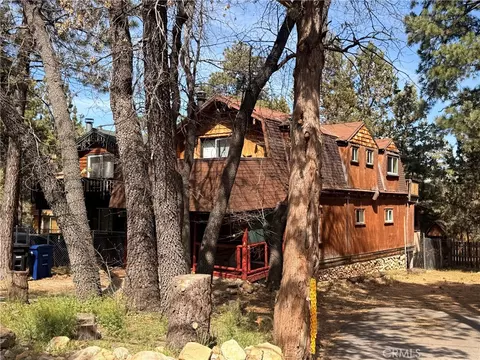 Exterior - 351 Pine Ln, Sugarloaf, CA 92386 photo 3 of 7
