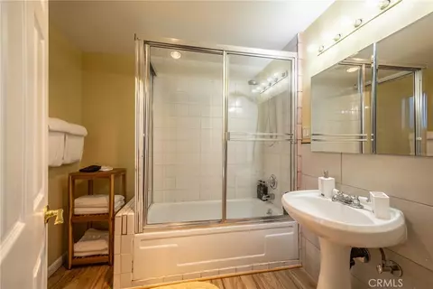 Bath - 351 Pine Ln, Sugarloaf, CA 92386 photo 3 of 5