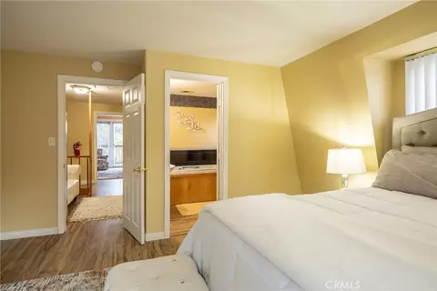 Bedroom - 351 Pine Ln, Sugarloaf, CA 92386 photo 6 of 8