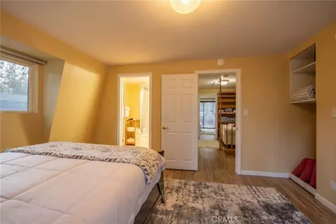 Bedroom - 351 Pine Ln, Sugarloaf, CA 92386 photo 5 of 8