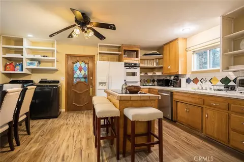 Kitchen - 351 Pine Ln, Sugarloaf, CA 92386 photo 1 of 5