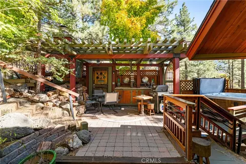 Exterior - 845 Menlo, Big Bear Lake, CA 92315 photo 4 of 9