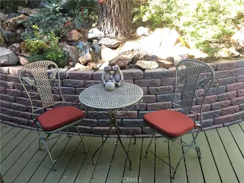 Exterior - 845 Menlo, Big Bear Lake, CA 92315 photo 6 of 9