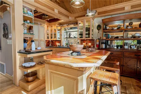 Kitchen - 845 Menlo, Big Bear Lake, CA 92315 photo 1 of 2