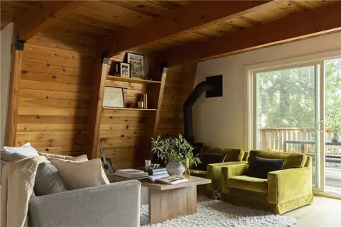 863 Nadelhorn Dr, Lake Arrowhead, CA 92352