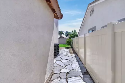 Exterior - 29115 Whitegate, Highland, CA 92346 photo 7 of 9
