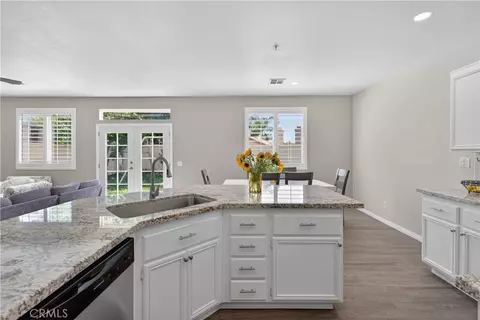 Kitchen - 29115 Whitegate, Highland, CA 92346 photo 2 of 3