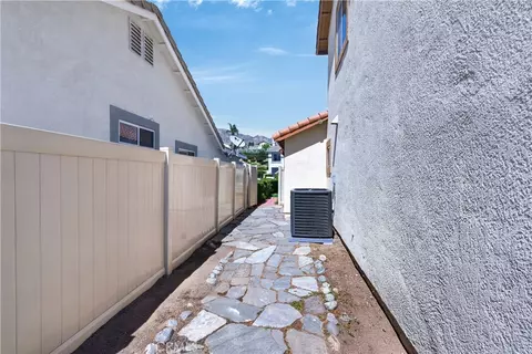 Exterior - 29115 Whitegate, Highland, CA 92346 photo 6 of 9
