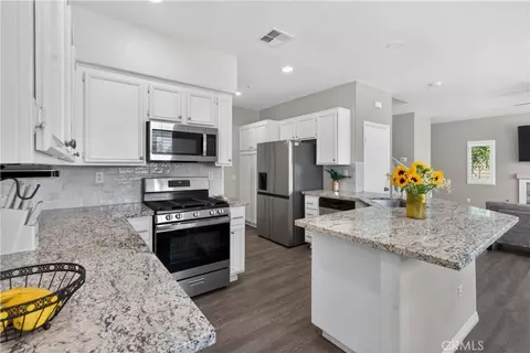 Kitchen - 29115 Whitegate, Highland, CA 92346 photo 1 of 3