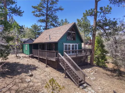 697 Villa Grv, Big Bear City, CA 92314
