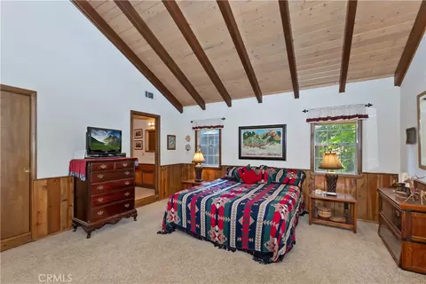 Bedroom - 691 Cottage Grove Rd, Lake Arrowhead, CA 92352 photo 4 of 7