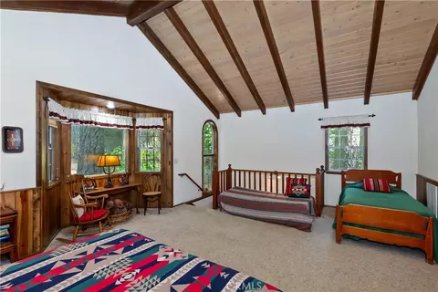 Bedroom - 691 Cottage Grove Rd, Lake Arrowhead, CA 92352 photo 6 of 7