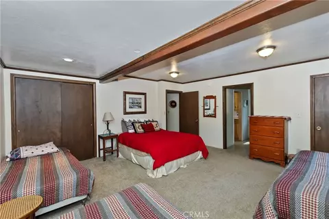 Bedroom - 691 Cottage Grove Rd, Lake Arrowhead, CA 92352 photo 3 of 7