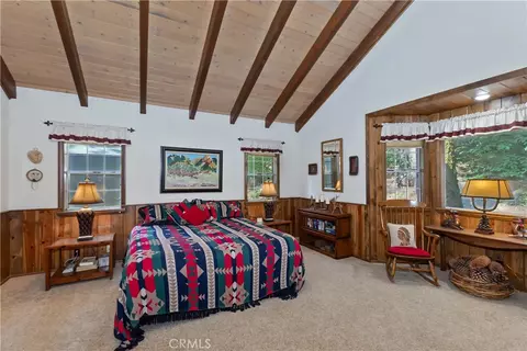 Bedroom - 691 Cottage Grove Rd, Lake Arrowhead, CA 92352 photo 5 of 7