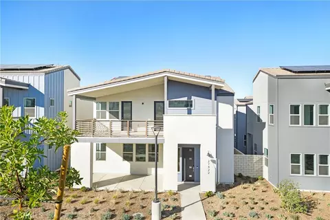 27422 Creekwood Ln, Valencia, CA 91381