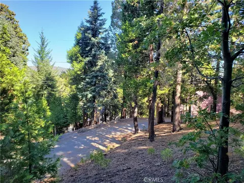 330 Castle Gate Rd, Lake Arrowhead, CA 92352