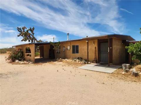 Exterior - 1050 Alta Ave, Landers, CA 92285 photo 4 of 8