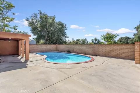 Exterior - 546 North Pl, Redlands, CA 92373 photo 8 of 12
