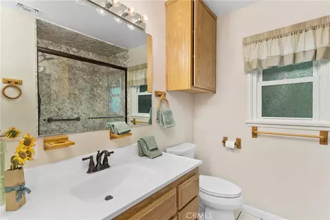 Bath - 546 North Pl, Redlands, CA 92373 photo 2 of 4