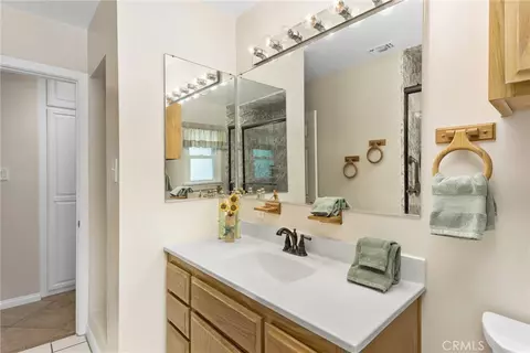 Bath - 546 North Pl, Redlands, CA 92373 photo 3 of 4