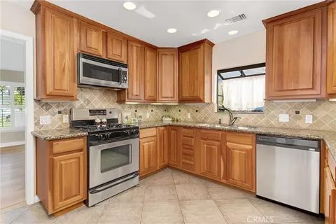 Kitchen - 546 North Pl, Redlands, CA 92373 photo 2 of 4