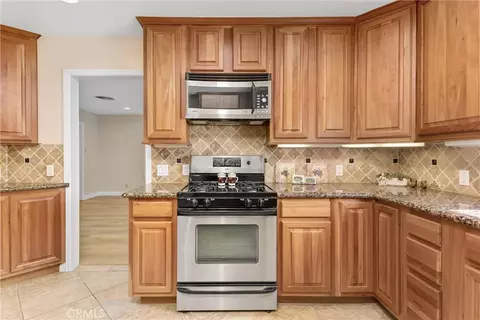 Kitchen - 546 North Pl, Redlands, CA 92373 photo 4 of 4