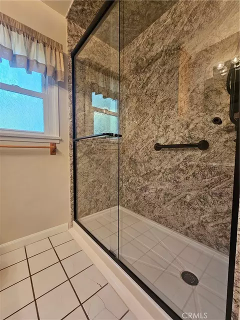 Bath - 546 North Pl, Redlands, CA 92373 photo 4 of 4