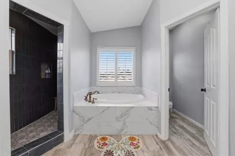 Bath - 856 Harness, Norco, CA 92860 photo 4 of 6