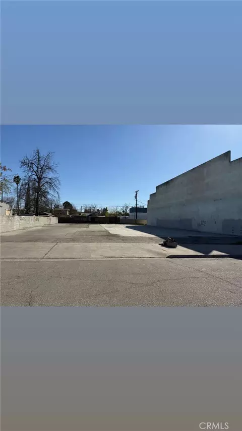 2040 E Tyler Ave, Fresno, CA 93701