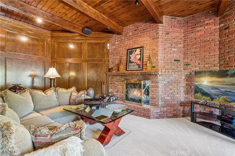 Living - 27563 W Shore Rd, Lake Arrowhead, CA 92352 photo 2 of 4