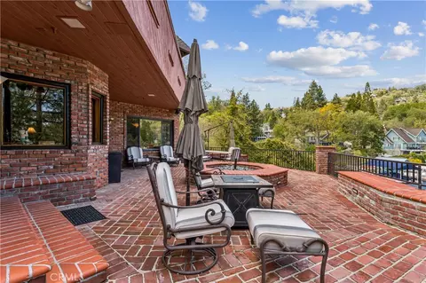 Exterior - 27563 W Shore Rd, Lake Arrowhead, CA 92352 photo 4 of 12