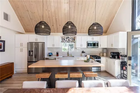 Kitchen - 1145 Voltaire, Lake Arrowhead, CA 92352 photo 2 of 3