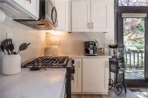 Kitchen - 1145 Voltaire, Lake Arrowhead, CA 92352 photo 3 of 3