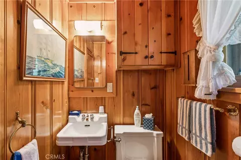 Bath - 373 John Muir, Lake Arrowhead, CA 92352 photo 3 of 4