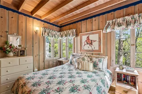 Bedroom - 373 John Muir, Lake Arrowhead, CA 92352 photo 7 of 9