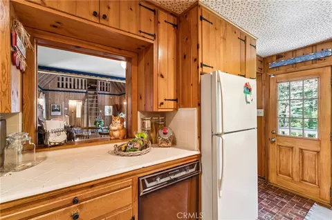 Kitchen - 373 John Muir, Lake Arrowhead, CA 92352 photo 6 of 6