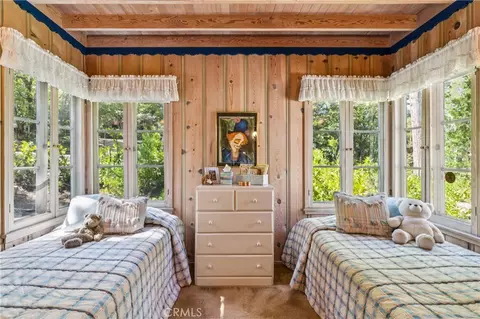 Bedroom - 373 John Muir, Lake Arrowhead, CA 92352 photo 3 of 9