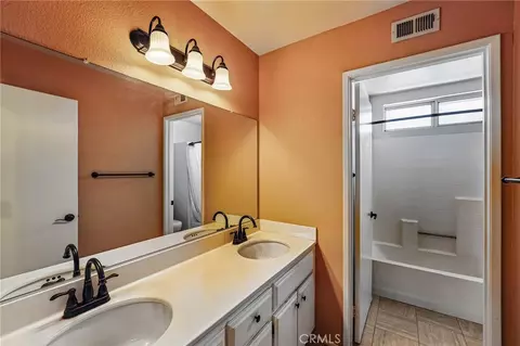 Bath - 10173 Shale Ln, Mentone, CA 92359 photo 3 of 3