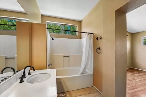 Bath - 10173 Shale Ln, Mentone, CA 92359 photo 2 of 3