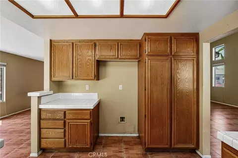 Kitchen - 10173 Shale Ln, Mentone, CA 92359 photo 4 of 5