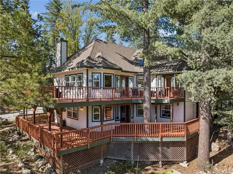 26166 Circle Dr, Lake Arrowhead, CA 92352