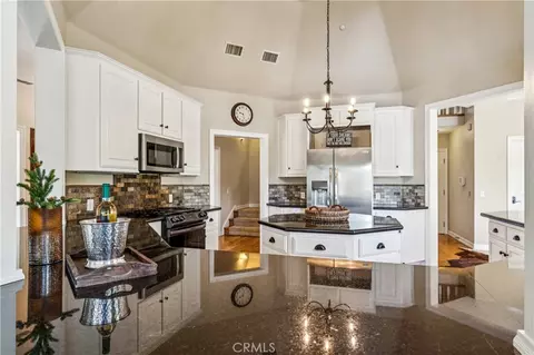 Kitchen - 26166 Circle Dr, Lake Arrowhead, CA 92352 photo 1 of 3