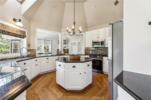 Kitchen - 26166 Circle Dr, Lake Arrowhead, CA 92352 photo 3 of 3